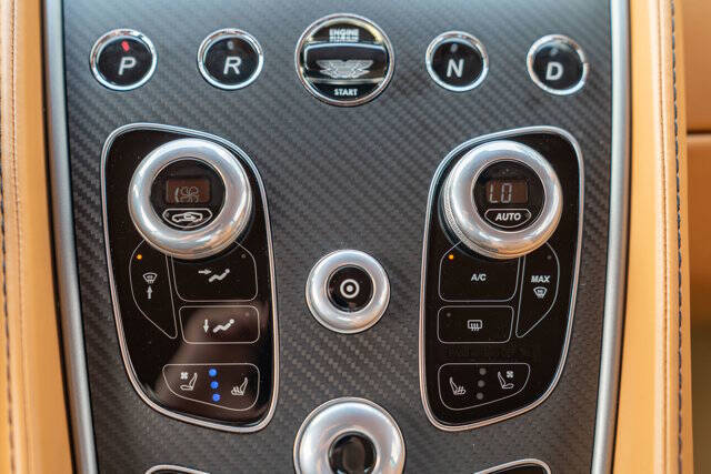 2017 Aston Martin Vanquish 26