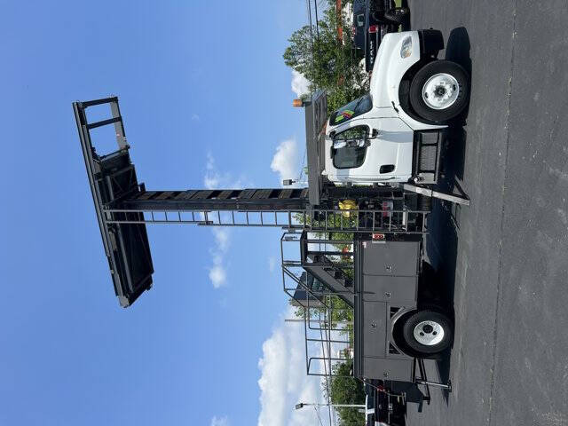 2010 Freightliner M2 106