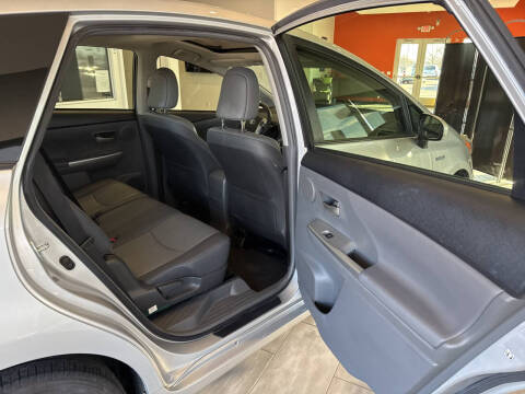 2014 Toyota Prius v Five