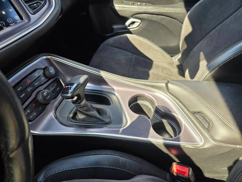 2017 Dodge Challenger 392 HEMI Scat Pack Shaker