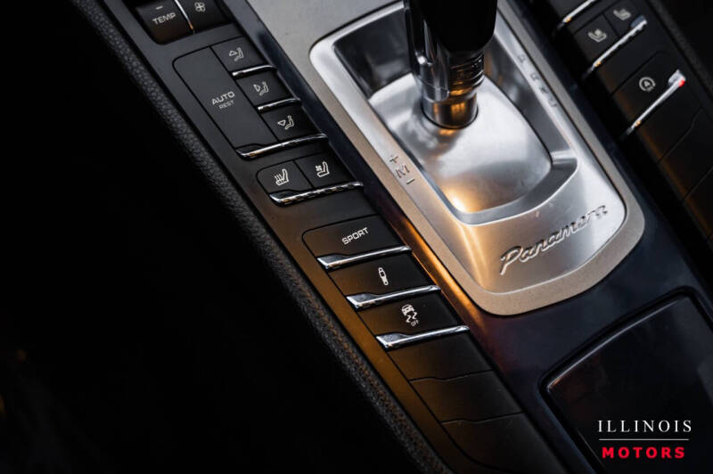 2016 Porsche Panamera 4 Edition