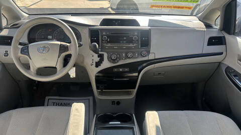 2012 Toyota Sienna LE 8-Passenger