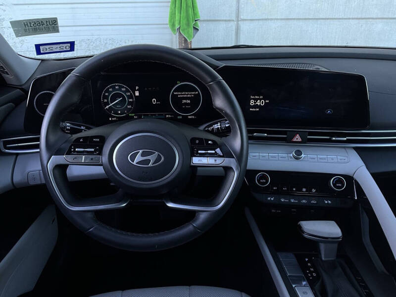 2025 Hyundai Elantra Hybrid Limited