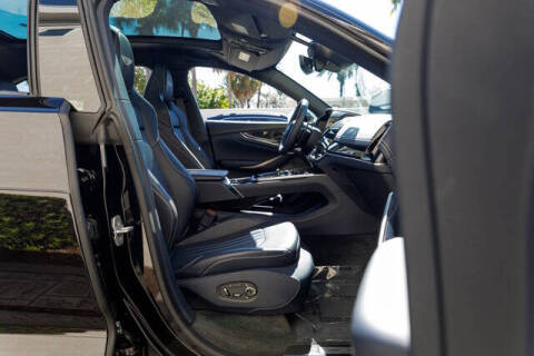 2025 Aston Martin DBX 707