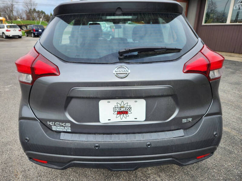 2020 Nissan Kicks SR