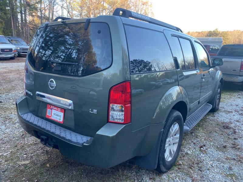 2005 Nissan Pathfinder LE