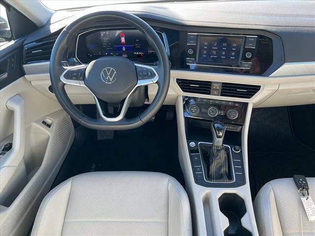 Used 2023 Volkswagen Jetta SE with VIN 3VW7M7BU6PM041734 for sale in Wood River, IL