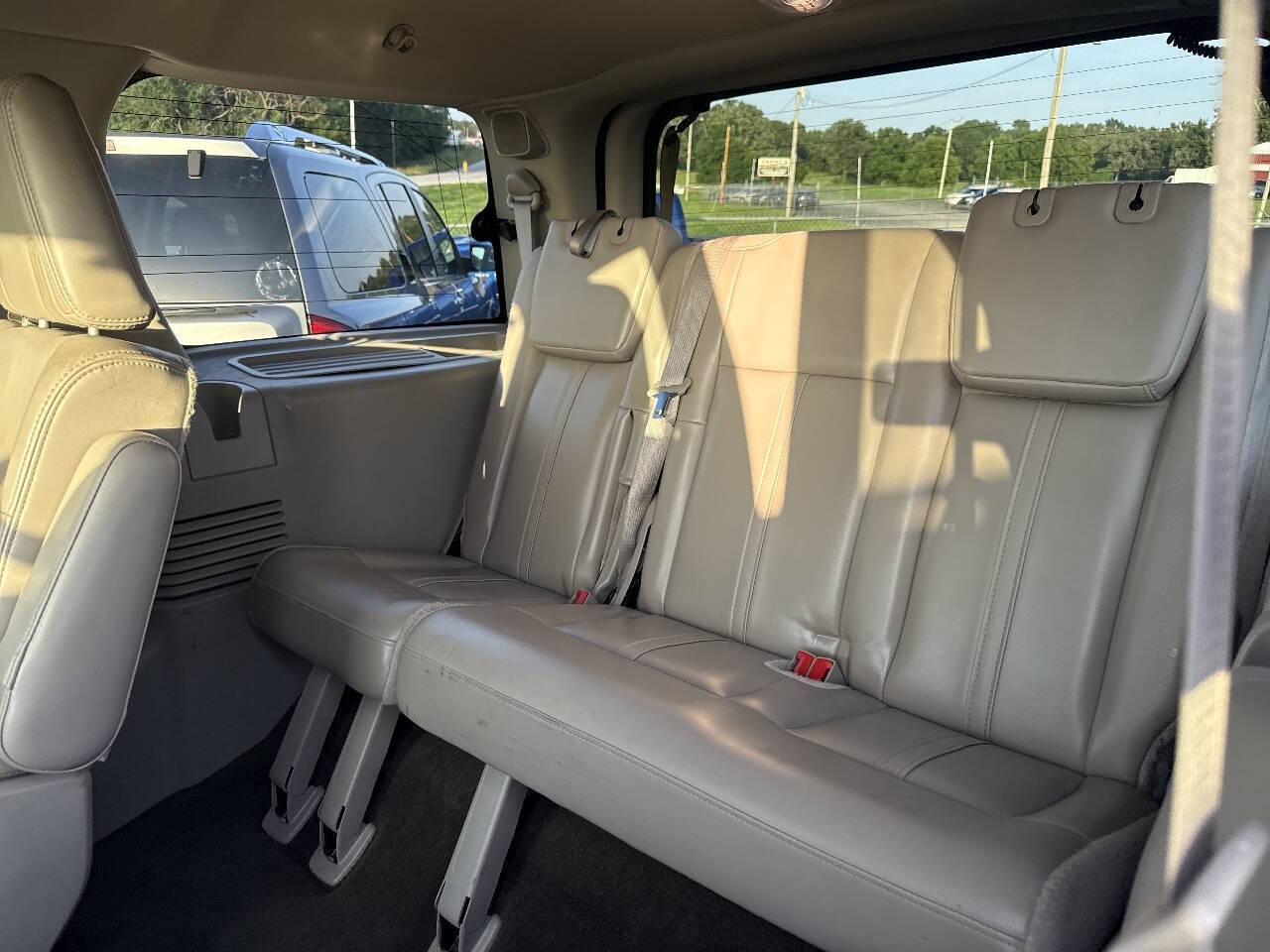 White Platinum Metallic Tri-Coat 2015 Lincoln Navigator Base 4x2 4dr SUV 13