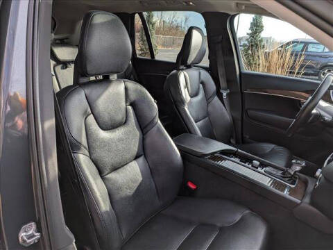 2016 Volvo XC90 T6 Momentum