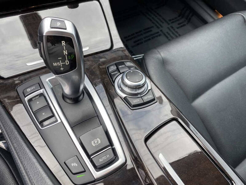 2012 BMW 5 Series 528i