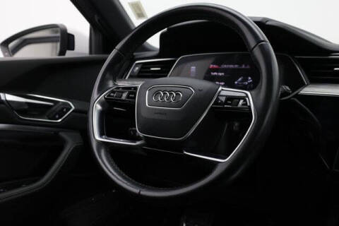 2022 Audi e-tron quattro Premium Plus