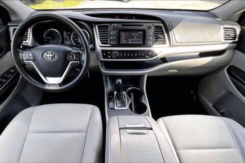 2019 Toyota Highlander LE