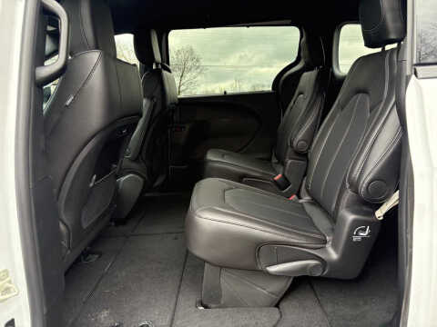 2026 Chrysler Pacifica Select