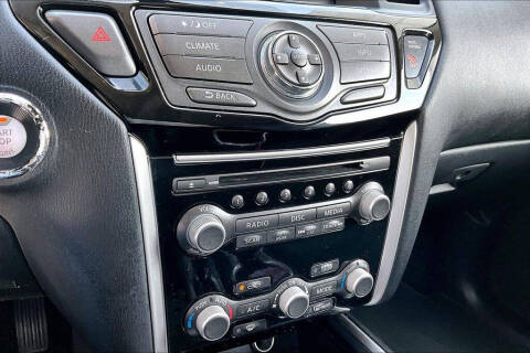 2017 Nissan Pathfinder SV