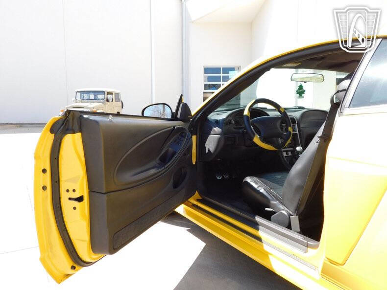 2004 Ford Mustang Mach 1 Premium
