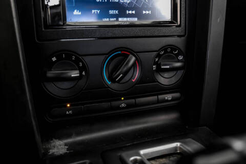 2005 Ford Mustang V6 Deluxe