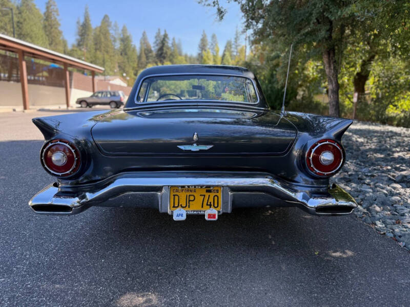 1957 Ford Thunderbird