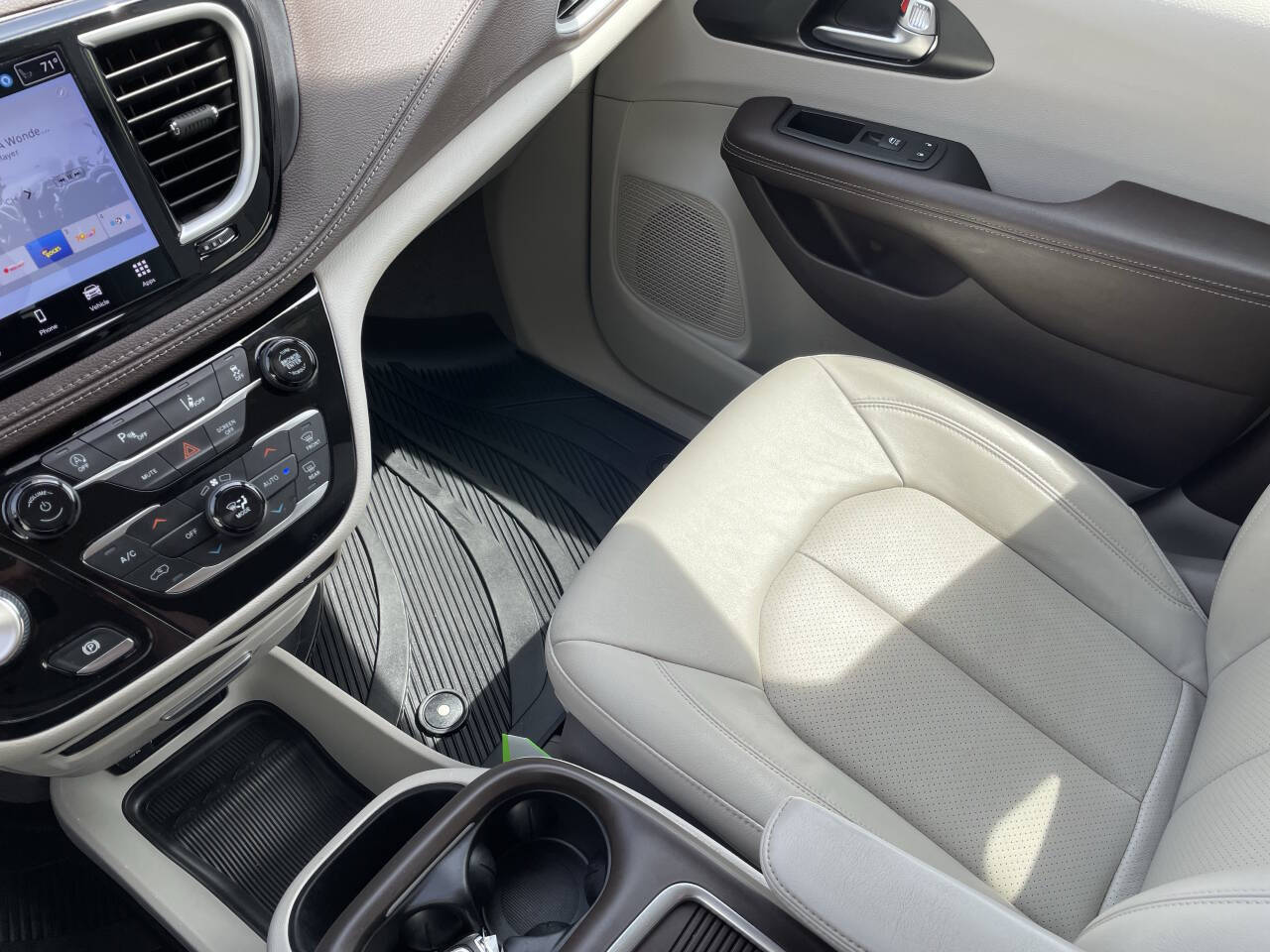 2021 Chrysler Pacifica Touring L photo 26
