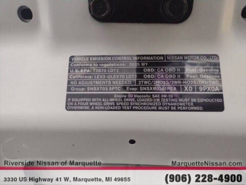 2025 Nissan Pathfinder SL