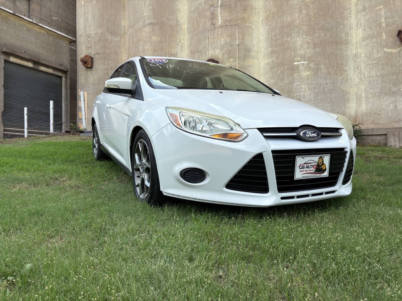 White 2014 Ford Focus SE SE 4dr Sedan 2