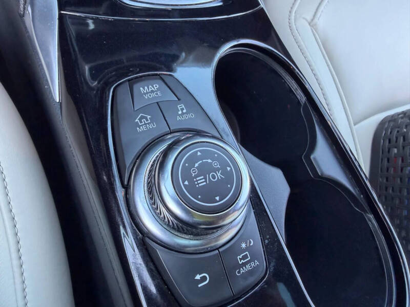 2017 Infiniti QX30 Premium