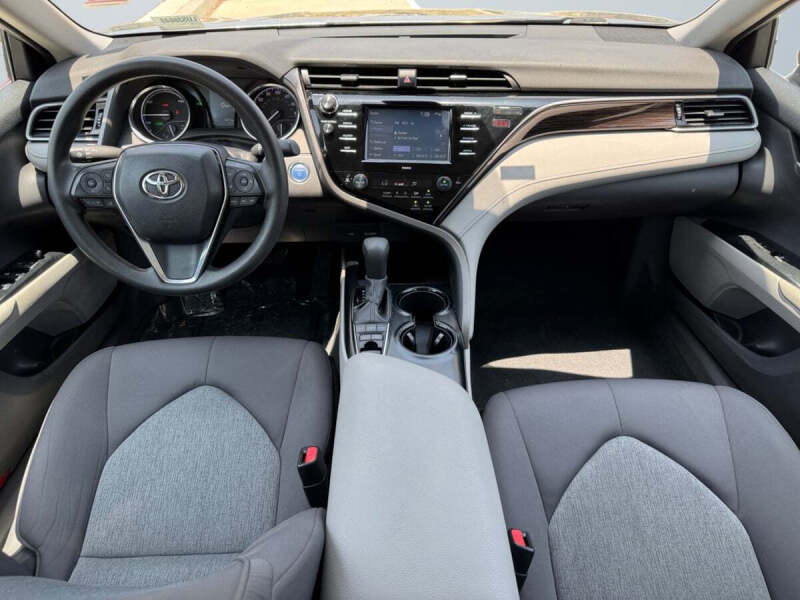 2020 Toyota Camry Hybrid LE