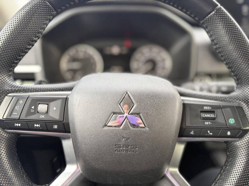 2023 Mitsubishi Outlander SE