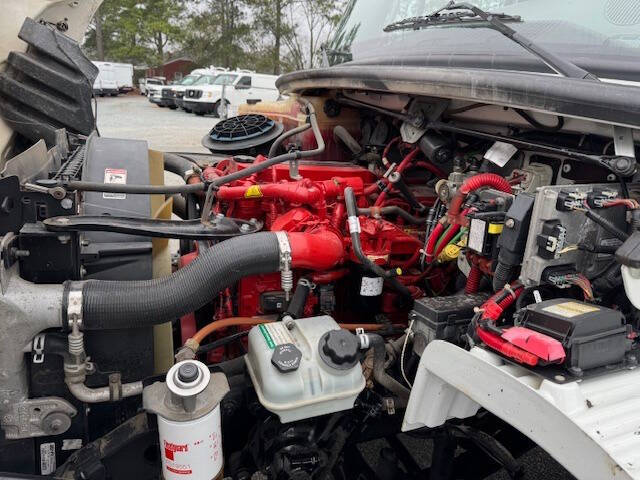 2017 Freightliner M2 106