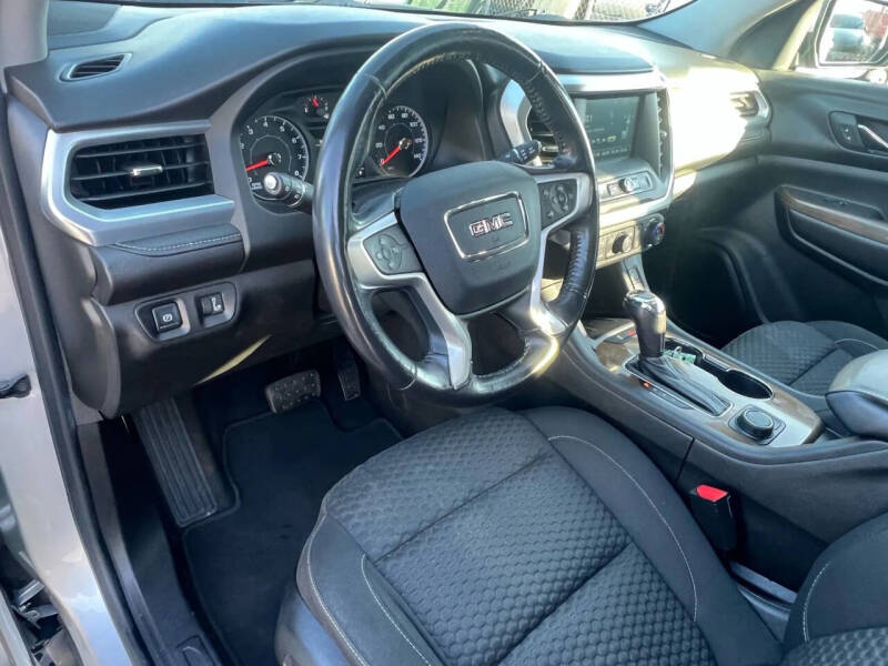 2018 GMC Acadia SLE-2