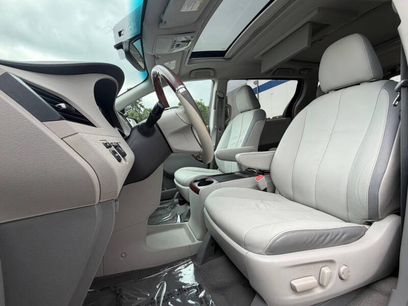 2011 Toyota Sienna Limited 7-Passenger