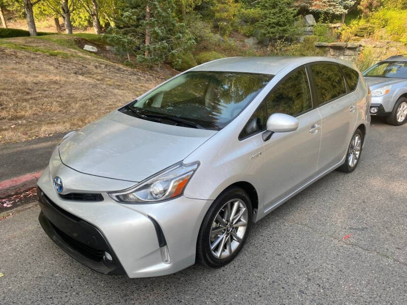 2015 Toyota Prius v Five