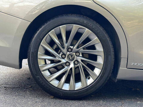 2021 Lexus ES 300h Ultra Luxury