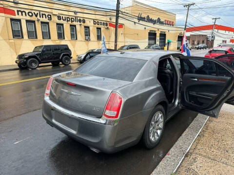 2012 Chrysler 300 Limited