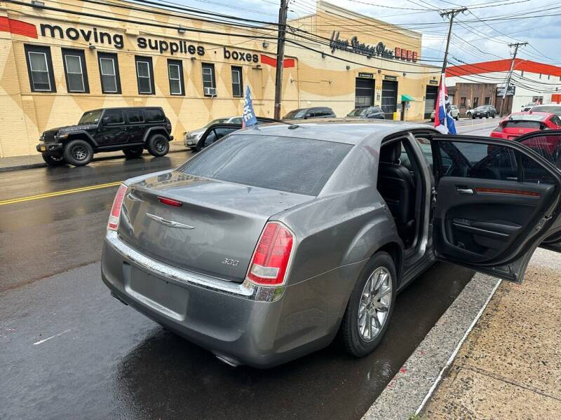 2012 Chrysler 300 Limited