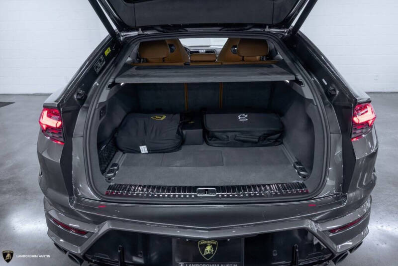 2025 Lamborghini Urus SE