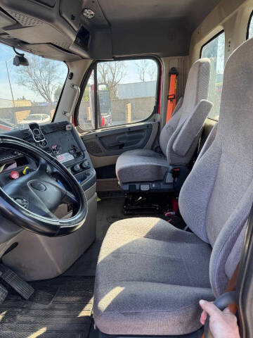 2019 Freightliner Cascadia 126