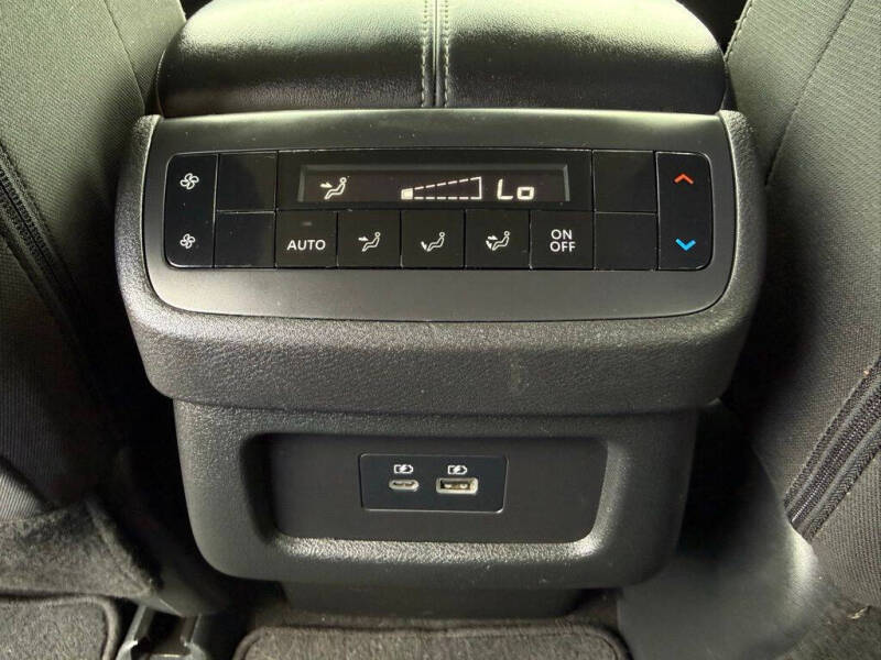 2023 Nissan Pathfinder SV