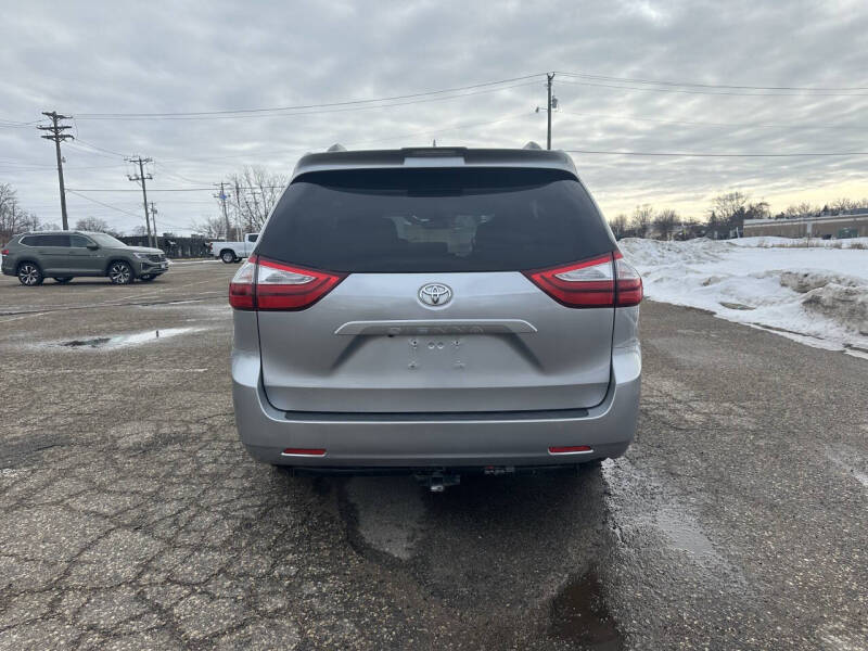 2019 Toyota Sienna LE 8-Passenger
