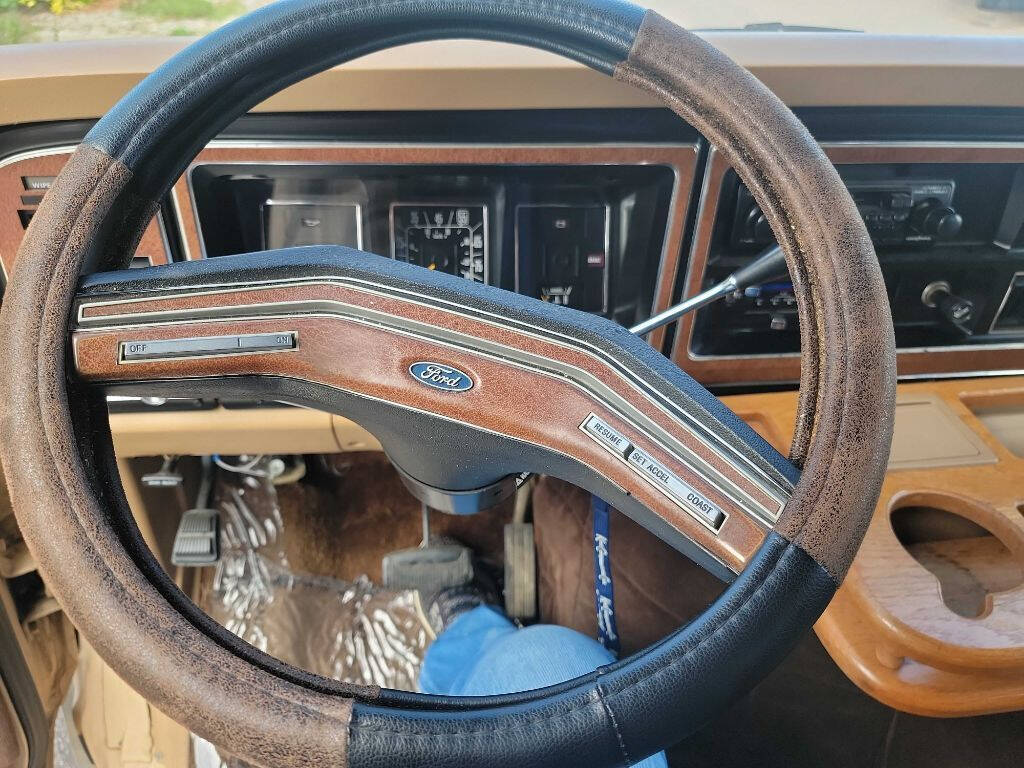 1984 Ford E-Series 39