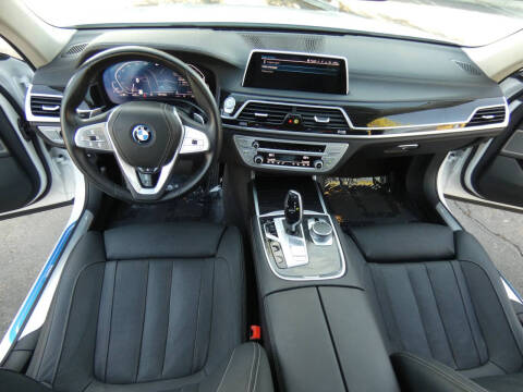 2022 BMW 7 Series 745e xDrive