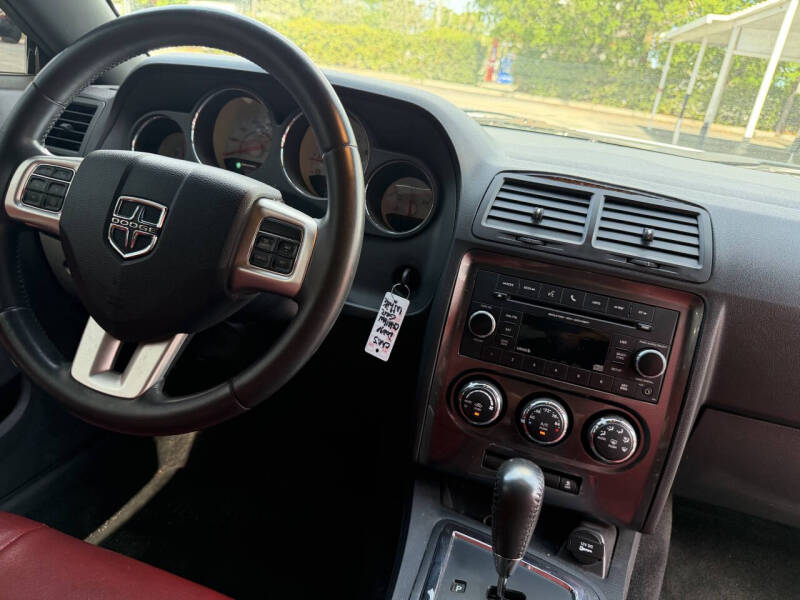 2013 Dodge Challenger SXT Plus