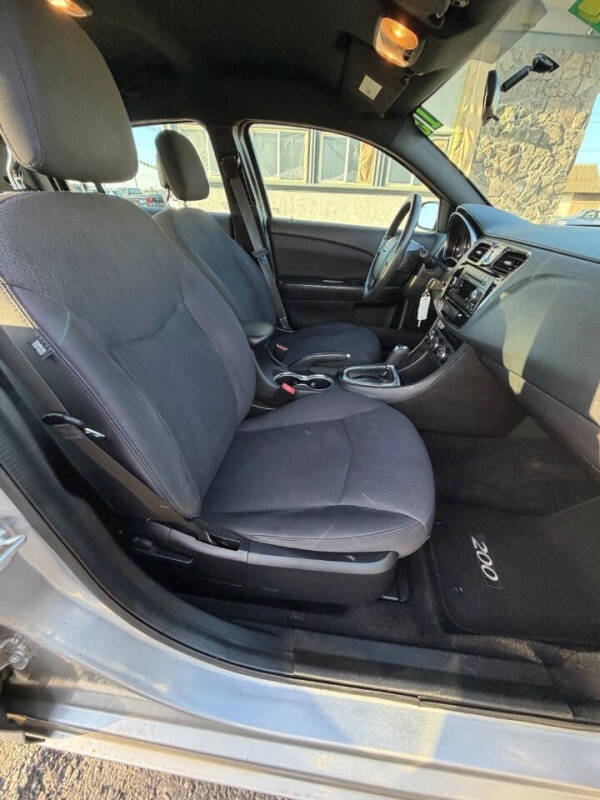 2013 Chrysler 200 LX