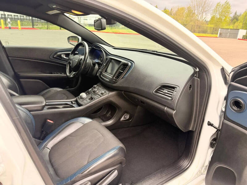 2015 Chrysler 200 S