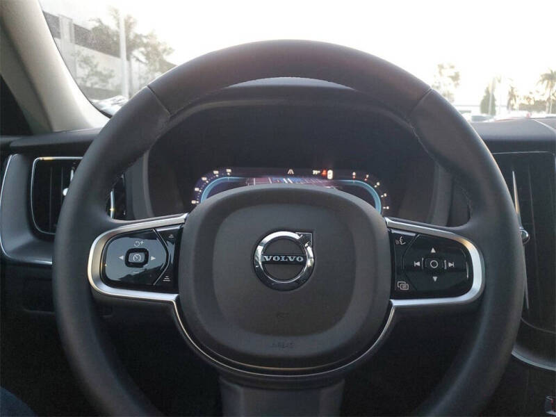 2025 Volvo XC60 B5 Plus Dark Theme