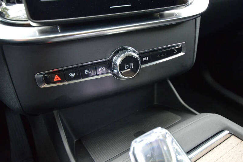 2025 Volvo XC90 B6 Plus Bright Theme 7P