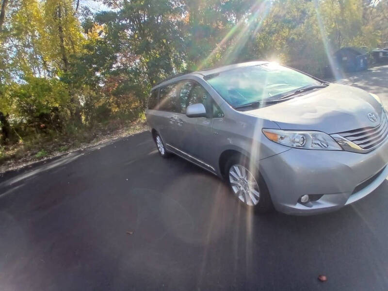 2017 Toyota Sienna XLE 7-Passenger