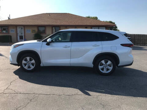 2024 Toyota Highlander LE