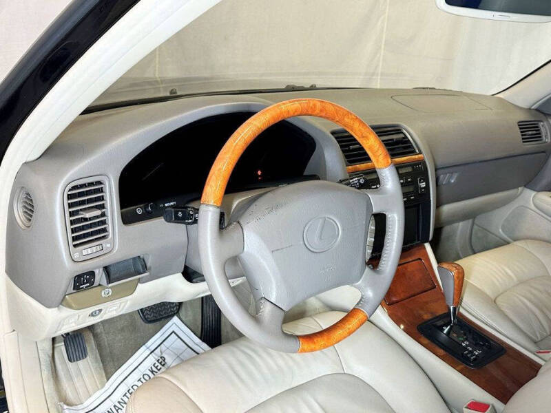 1999 Lexus LS 400