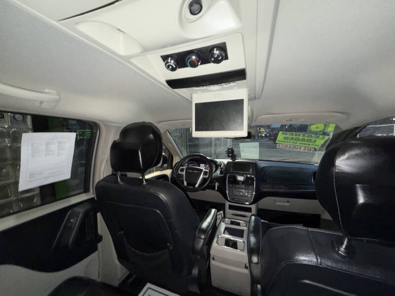 2016 Chrysler Town and Country Touring