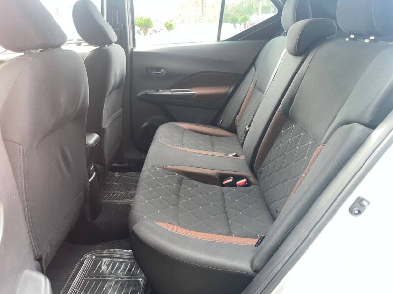 2020 Nissan Kicks SR